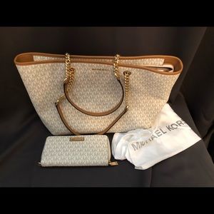 NWT Michael Kors Large Jet Set Travel Vanilla Tote